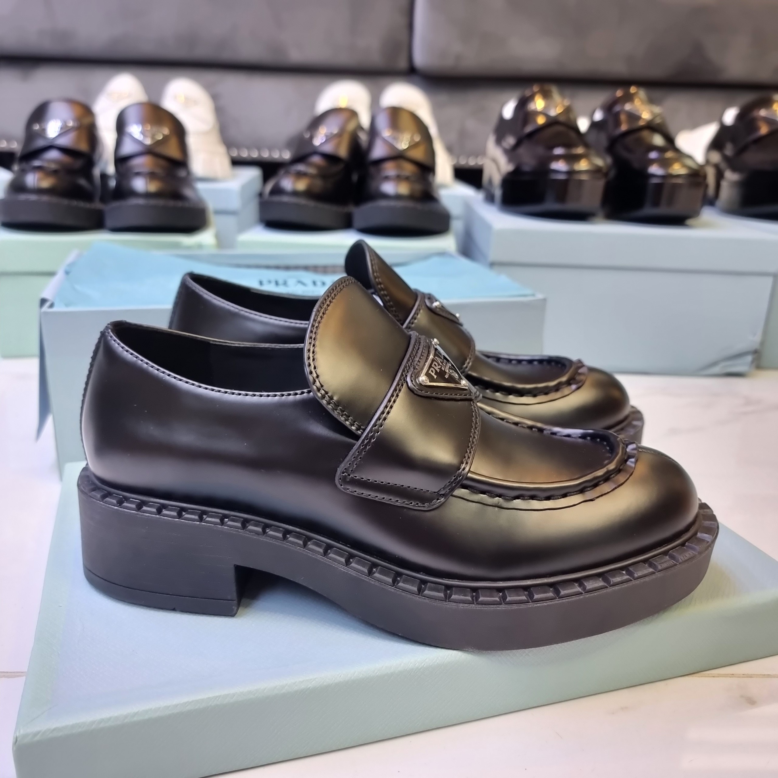 Giày Prada logo-plaque chunky-sole Loafers