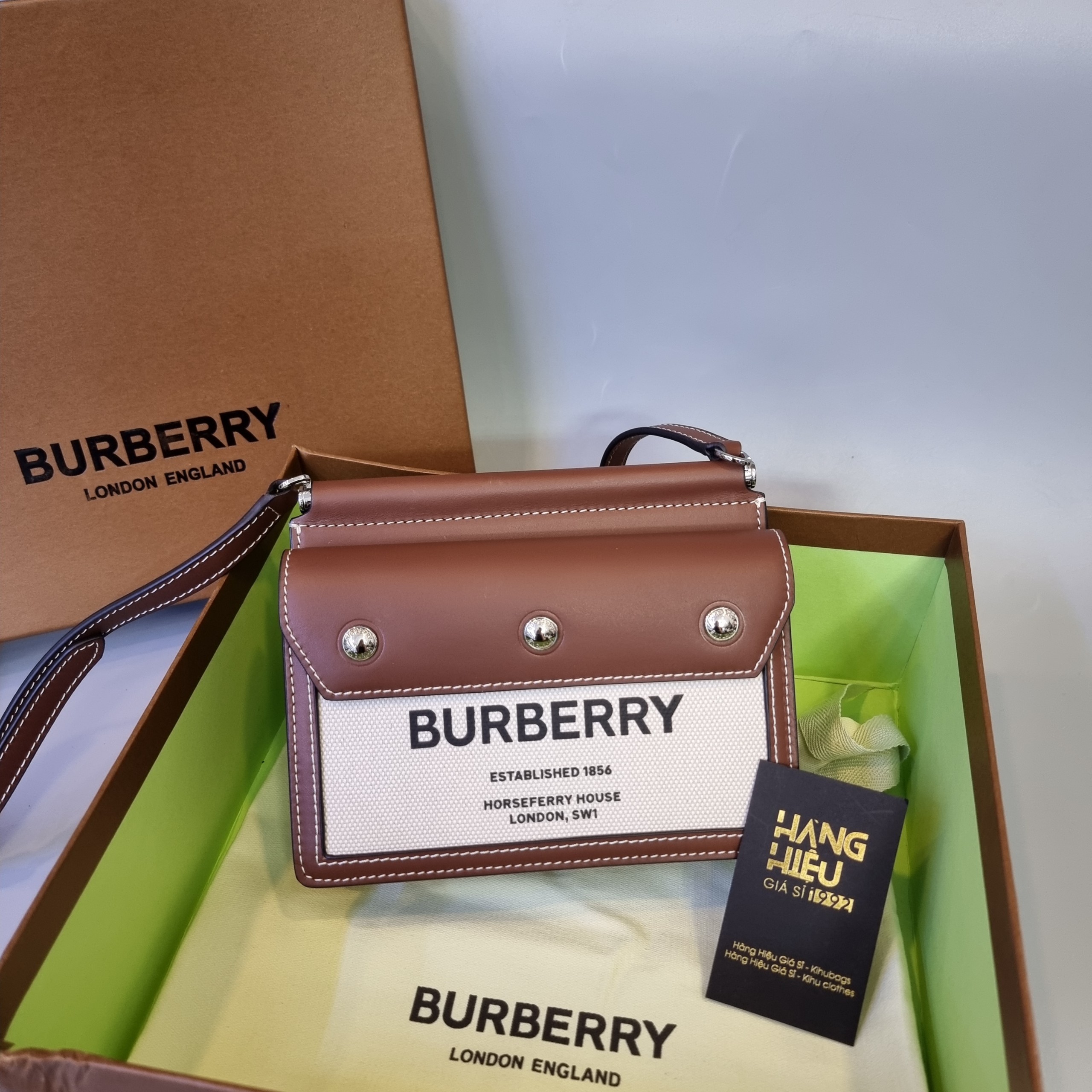 Túi Burberry Baby Title Pocket Bag (Hàng trả khách)