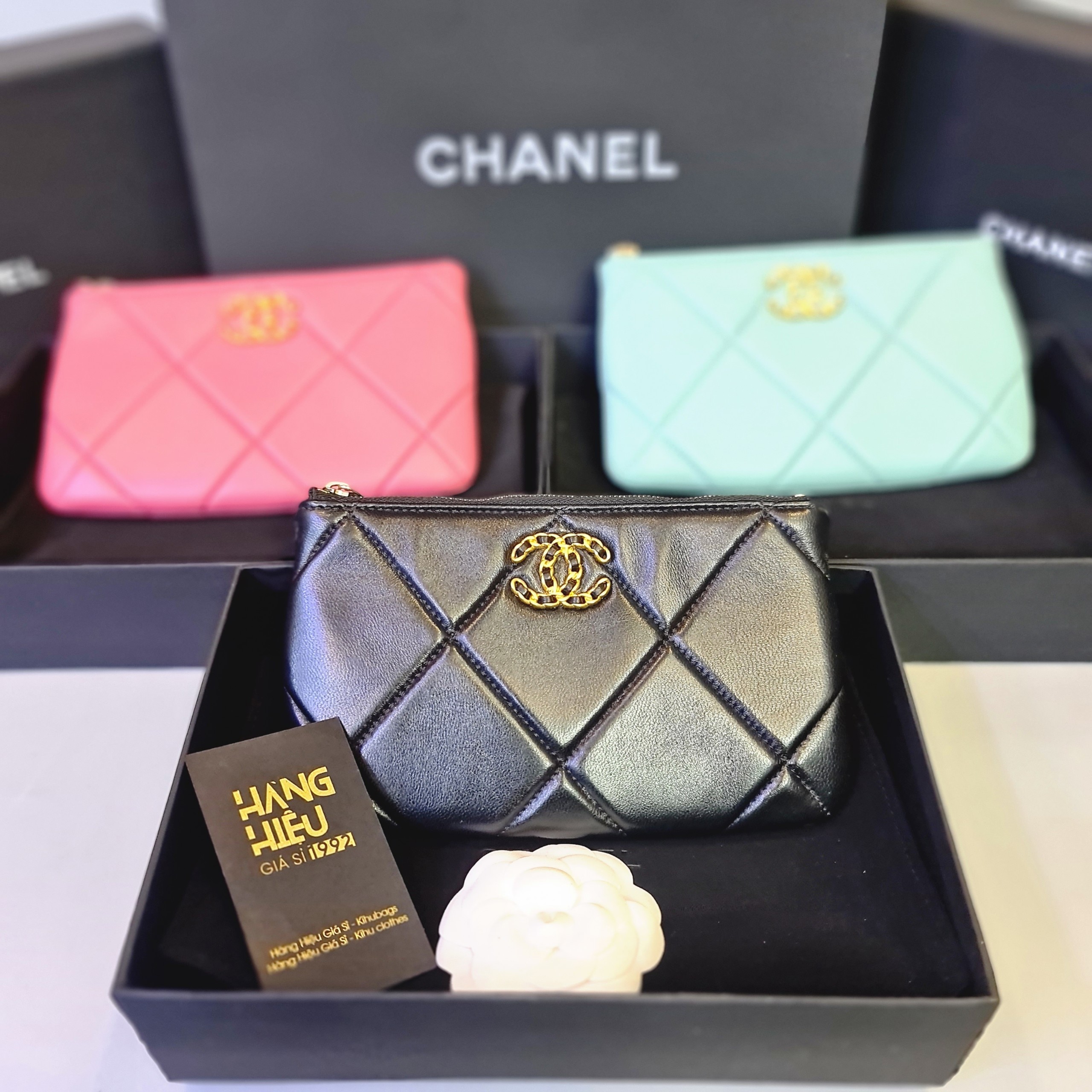 Bella Bag海外正品包包 Chanel 19 Pouch 202751cm chanel  Facebook