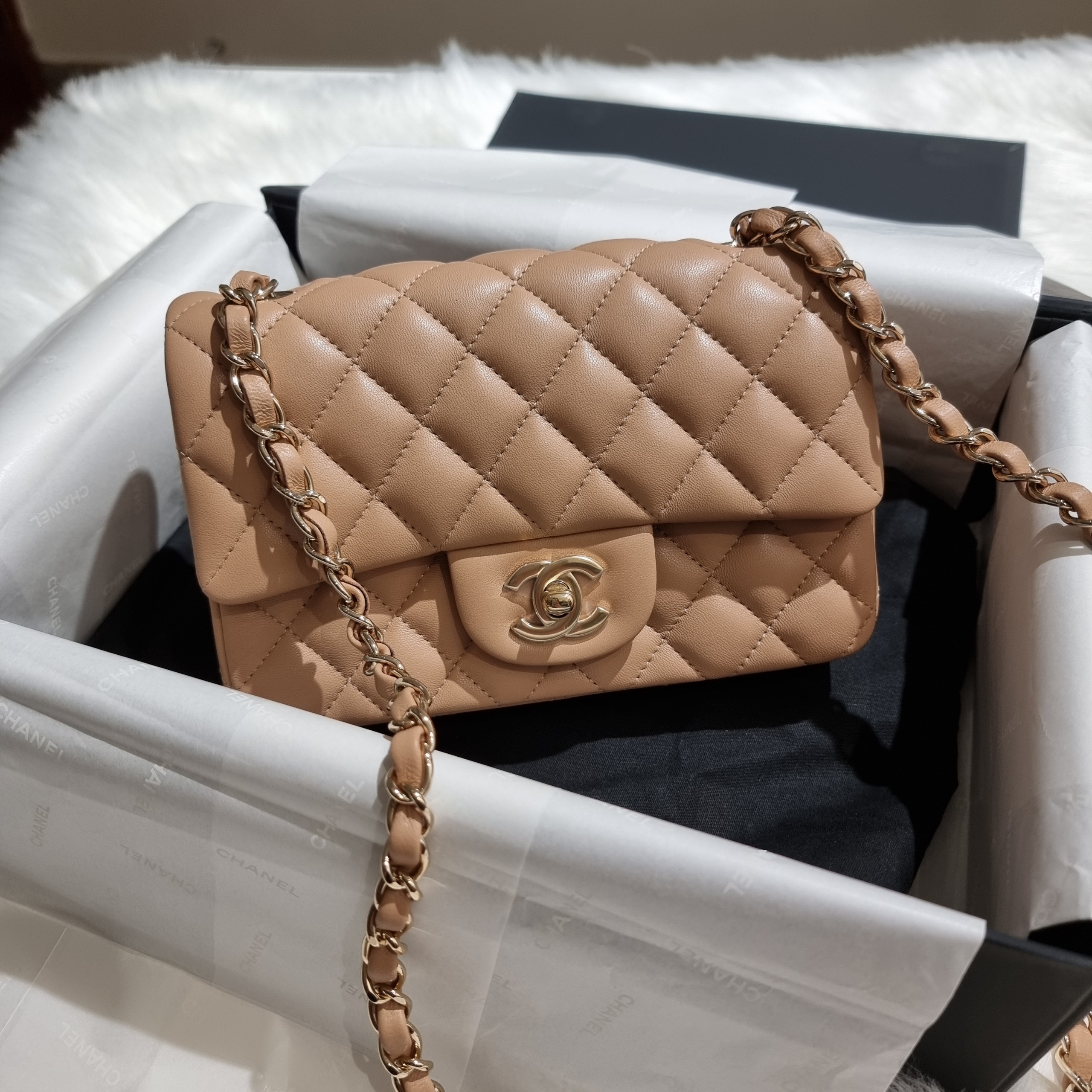 Đánh giá Túi Chanel Mini 8 Flap Bag  bảo bối của các quý cô hiện đại   Centimetvn