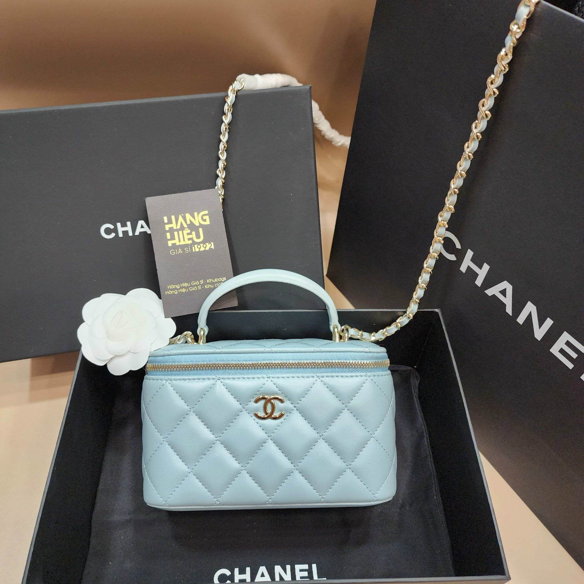 Why Chanel Vanity Bags Are Going To Be The ItBag This Year  niood