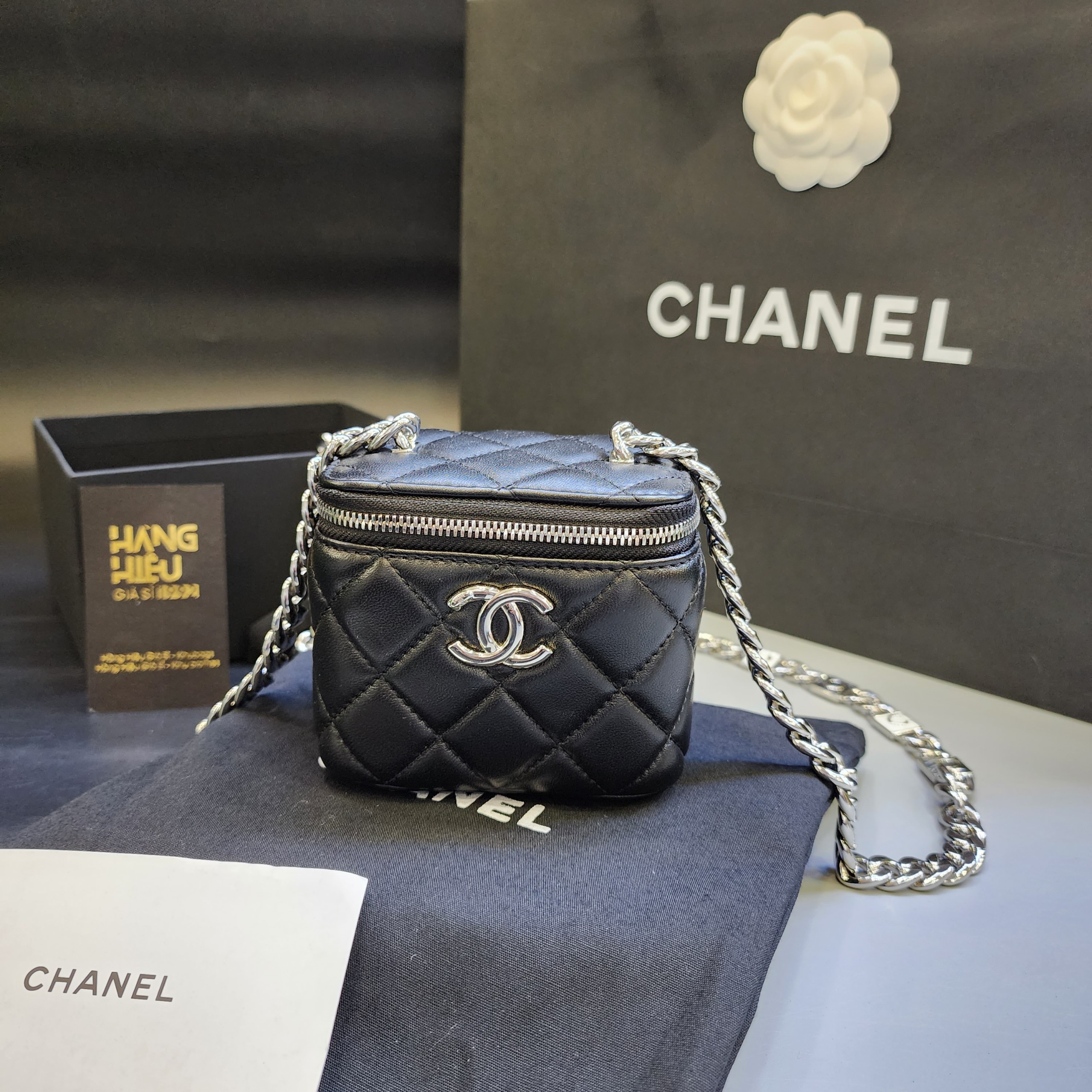CHANEL Caviar Skin Leather Black Cosmetic Case Vanity Box Handbag 2417  Riseon  eBay