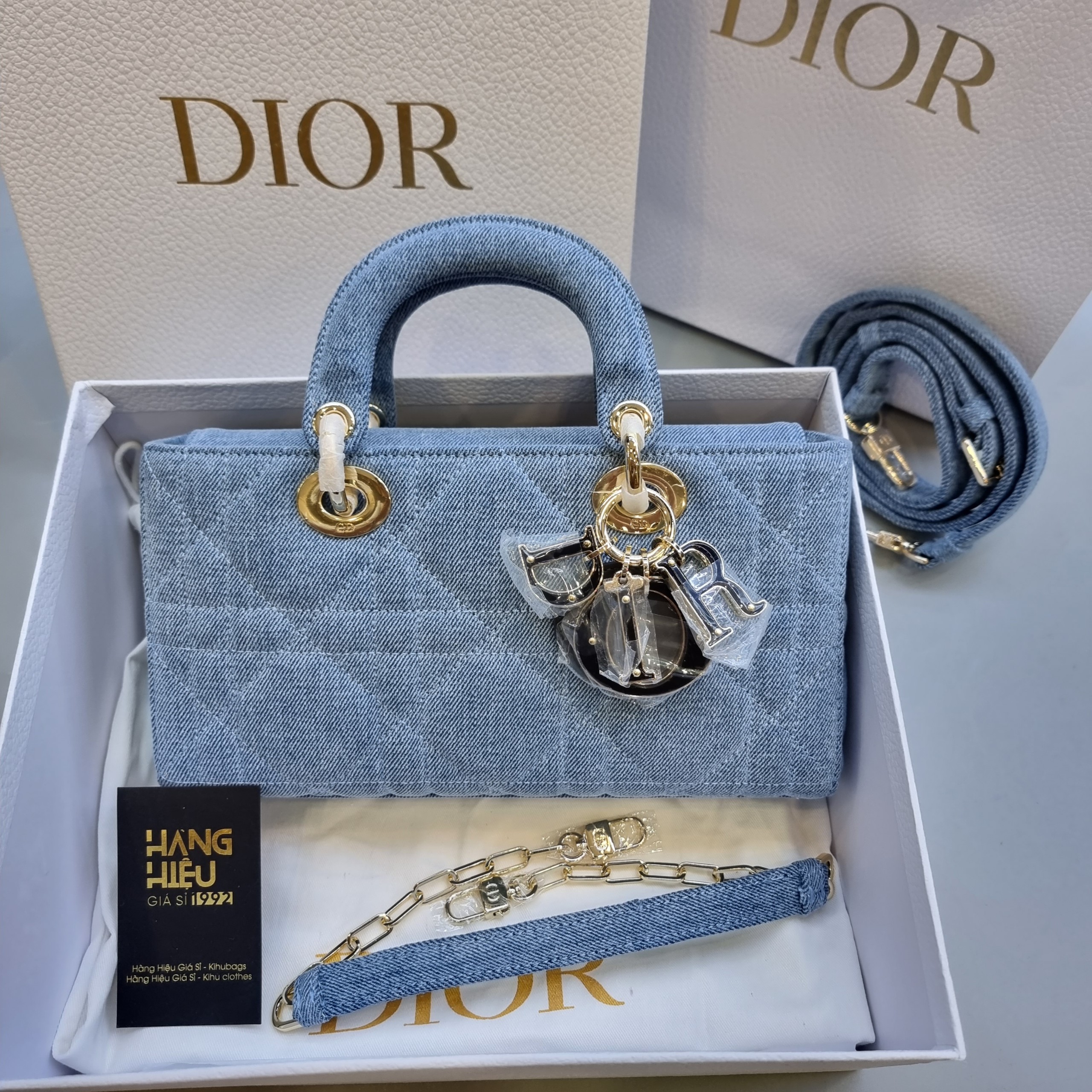 Thiết kế túi xách Lady DJoy kích cỡ micro của Dior dành riêng cho  Smartphone